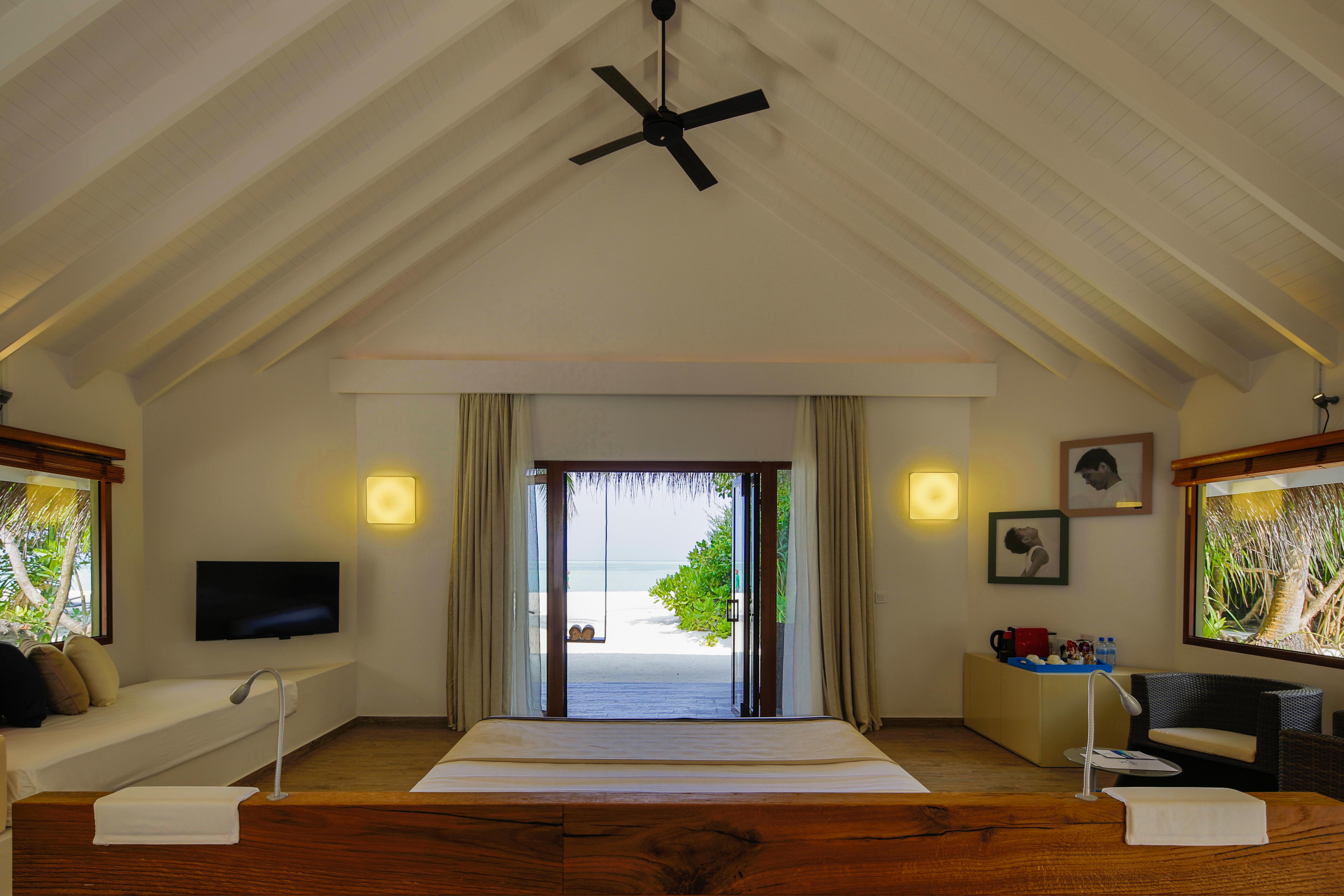 Cocoon Maldives Hotel Kurendhoo Exterior foto