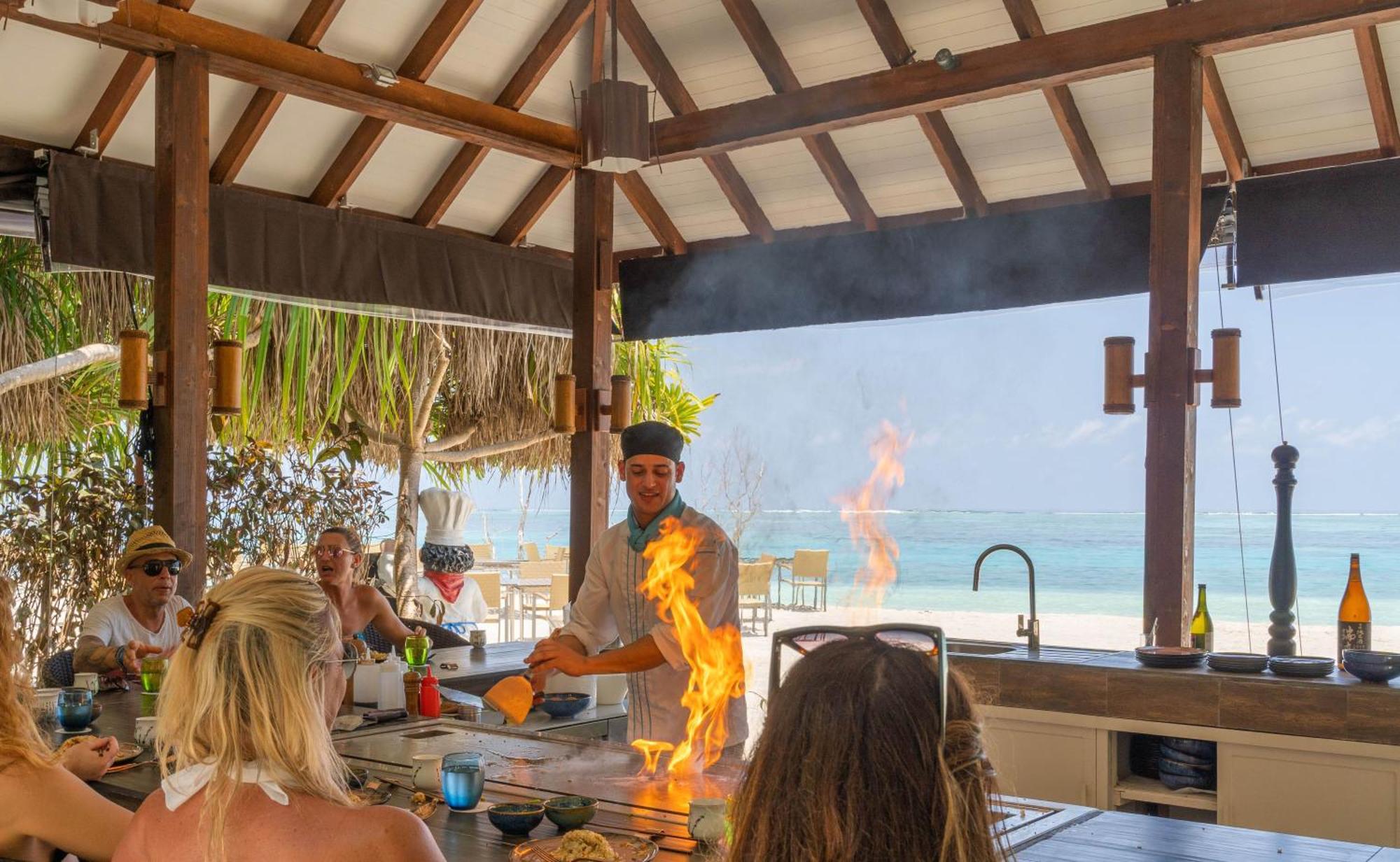 Cocoon Maldives Hotel Kurendhoo Exterior foto