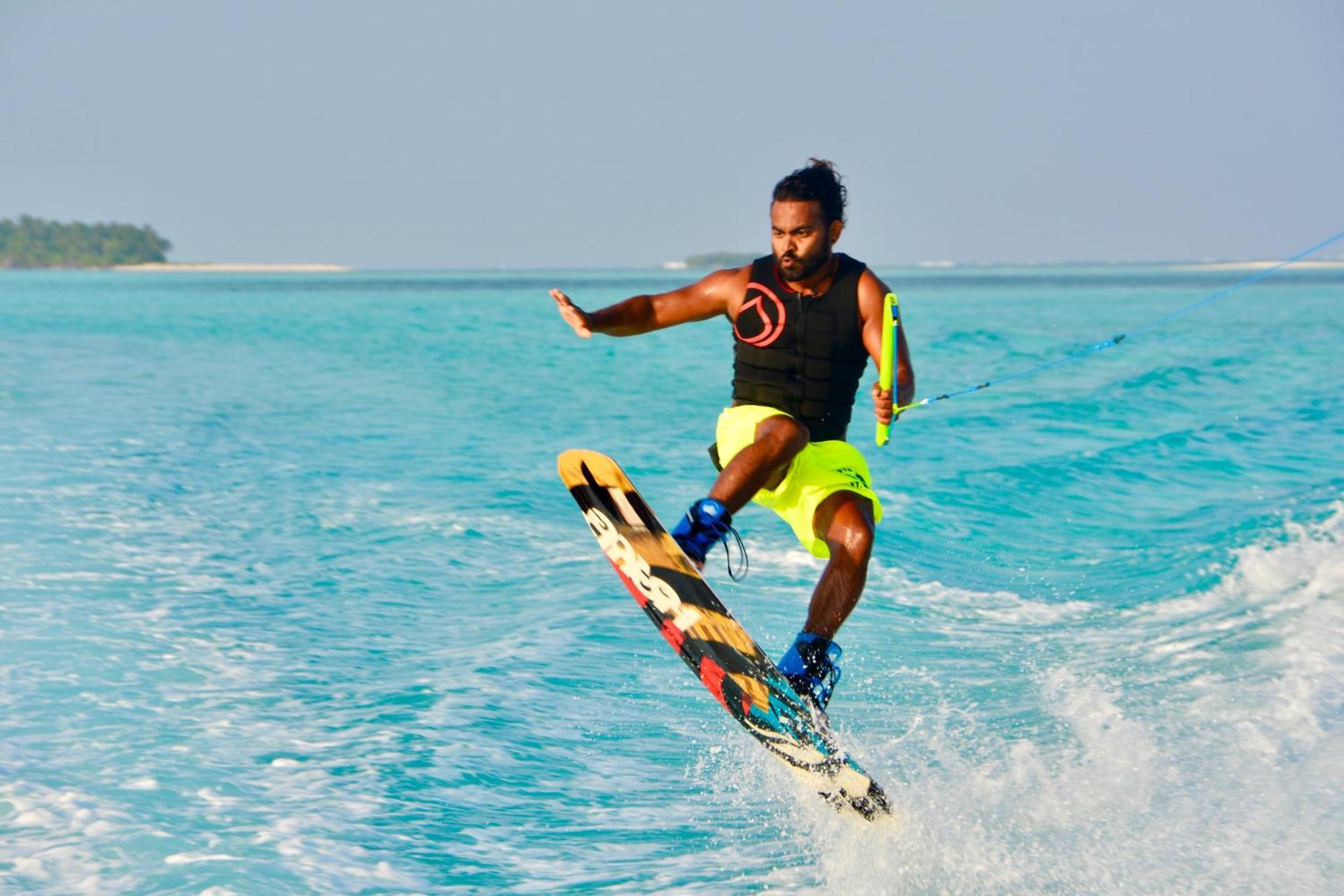 Cocoon Maldives Hotel Kurendhoo Exterior foto