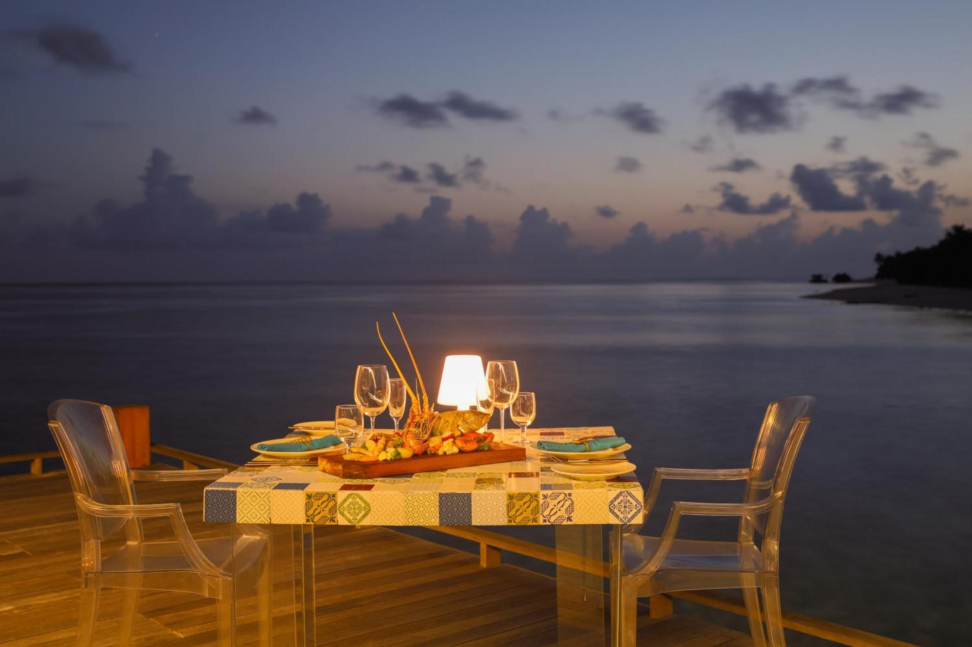 Cocoon Maldives Hotel Kurendhoo Exterior foto
