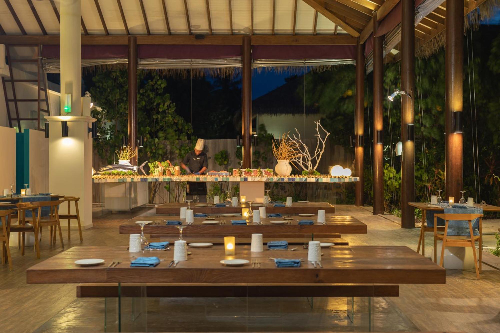 Cocoon Maldives Hotel Kurendhoo Exterior foto