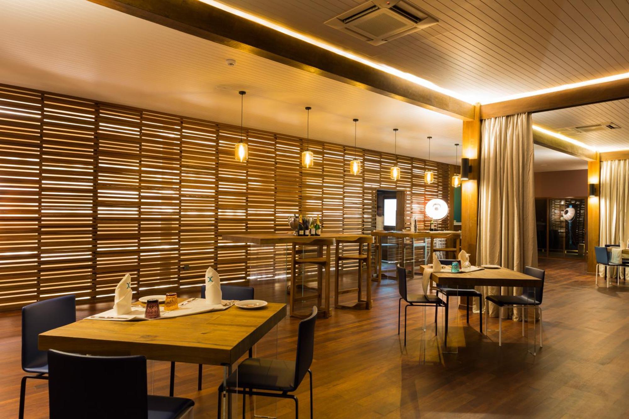 Cocoon Maldives Hotel Kurendhoo Exterior foto