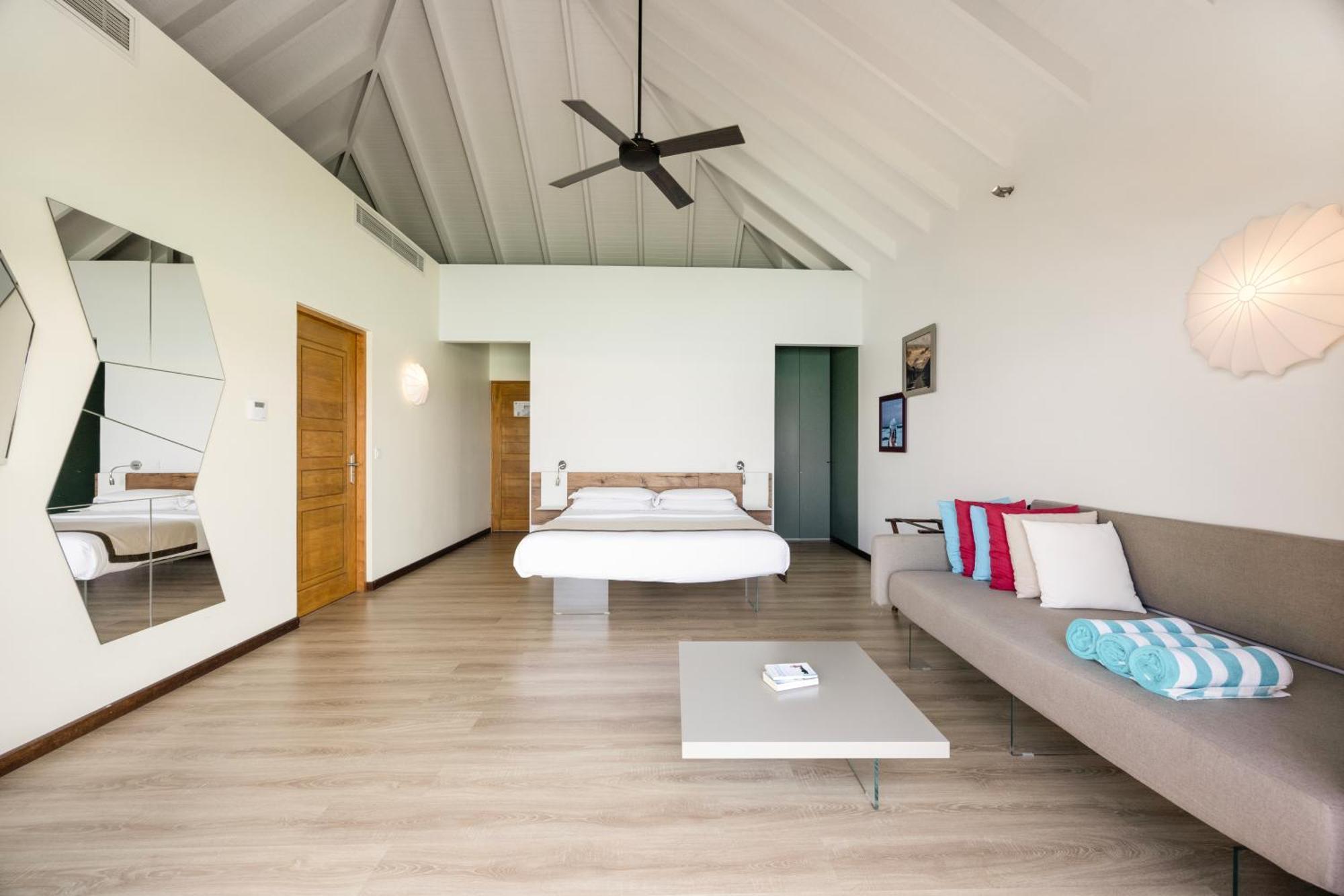 Cocoon Maldives Hotel Kurendhoo Exterior foto