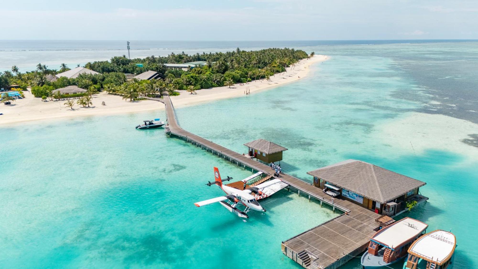Cocoon Maldives Hotel Kurendhoo Exterior foto