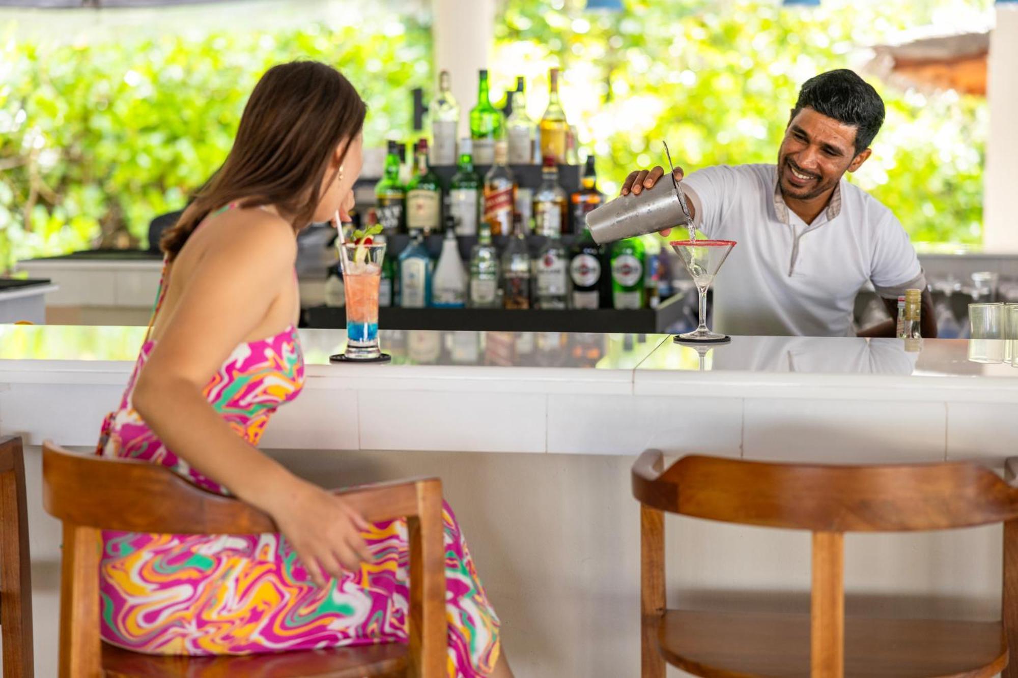 Cocoon Maldives Hotel Kurendhoo Exterior foto