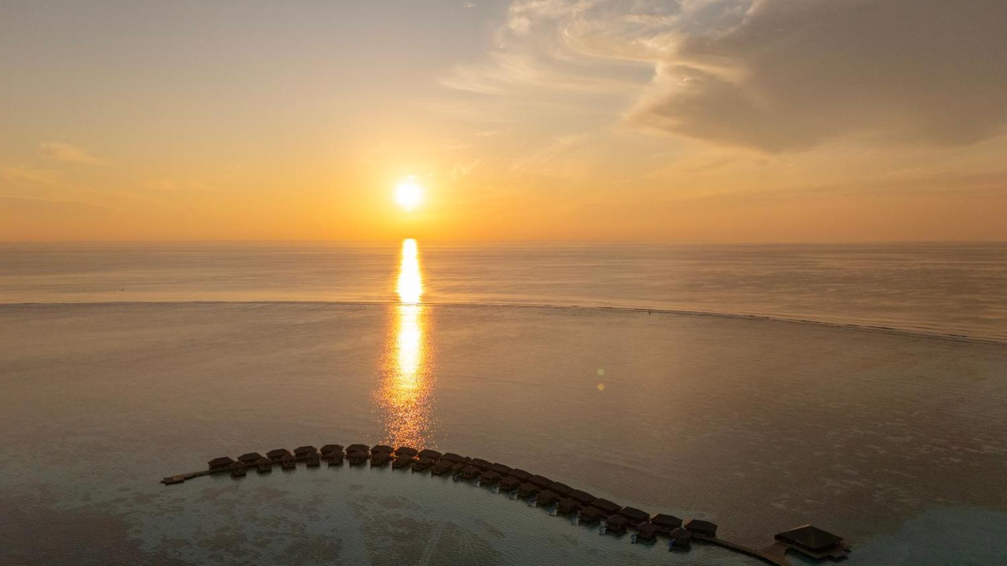 Cocoon Maldives Hotel Kurendhoo Exterior foto