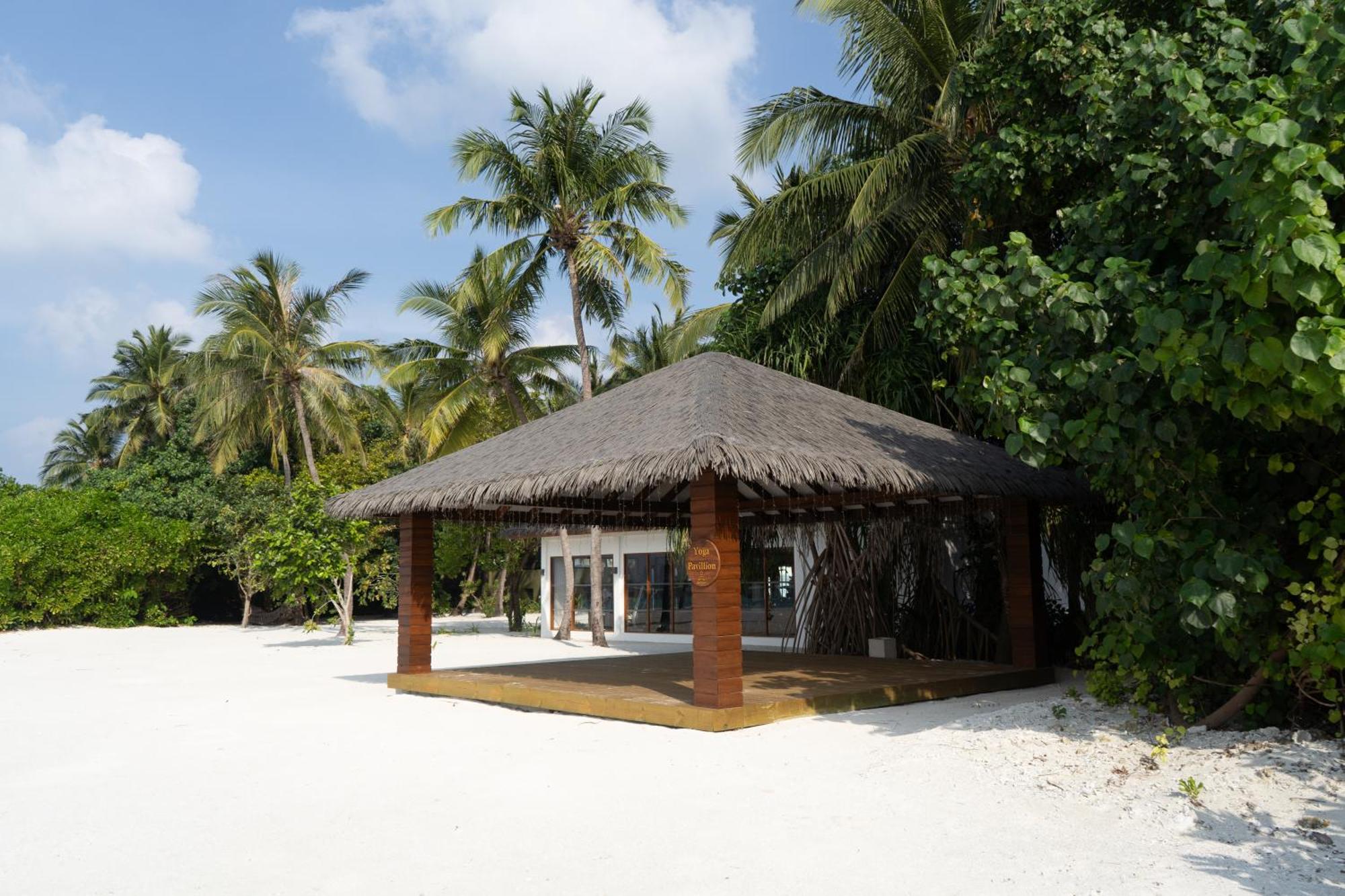 Cocoon Maldives Hotel Kurendhoo Exterior foto