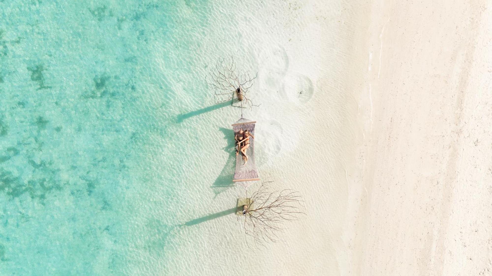 Cocoon Maldives Hotel Kurendhoo Exterior foto